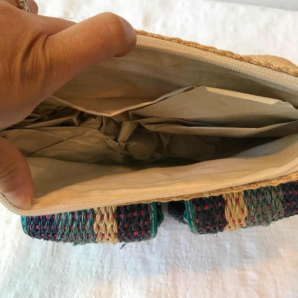 Cute Straw Summer Bag**Great Pockets!! - Picture 4 of 5